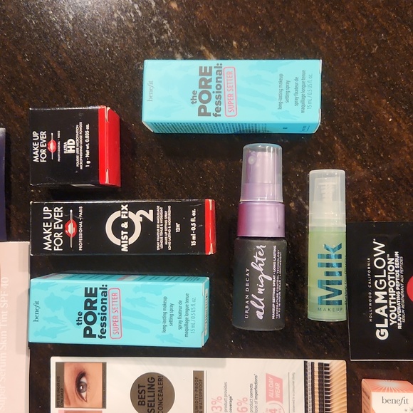 Makeup Essentials Set - Picture 7 of 9